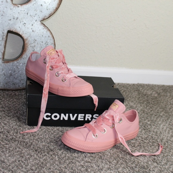 لاستكمال التعطيل ادوات مكتبيه converse 